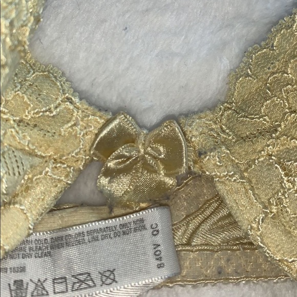 VICTORIAS SECRET💛 Lacey yellow bra! - Picture 6 of 7